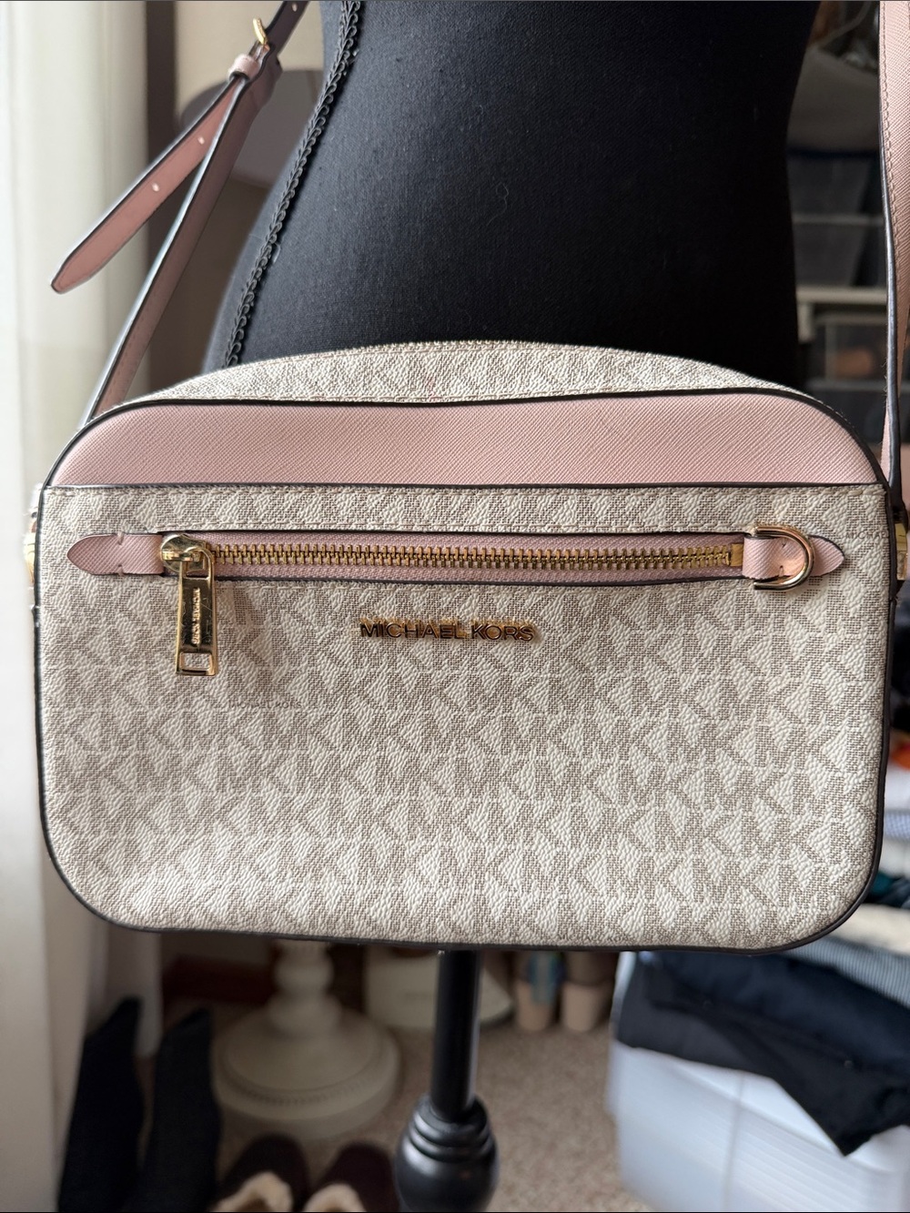 Michael Kors Light Pink crossbody with Signature Lining
